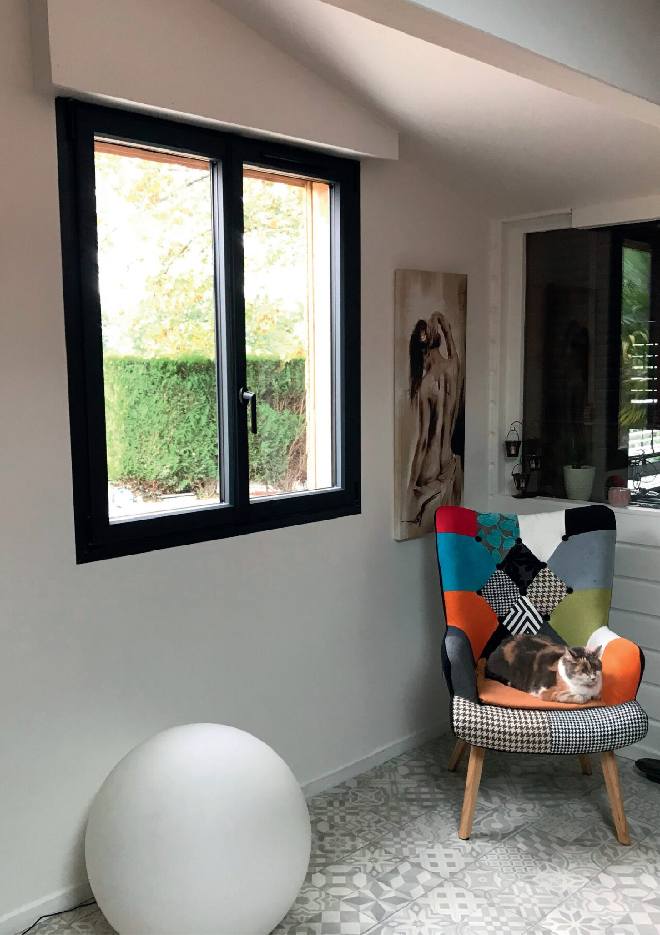 Fenêtre aluminium Radians dans une pièce de vie